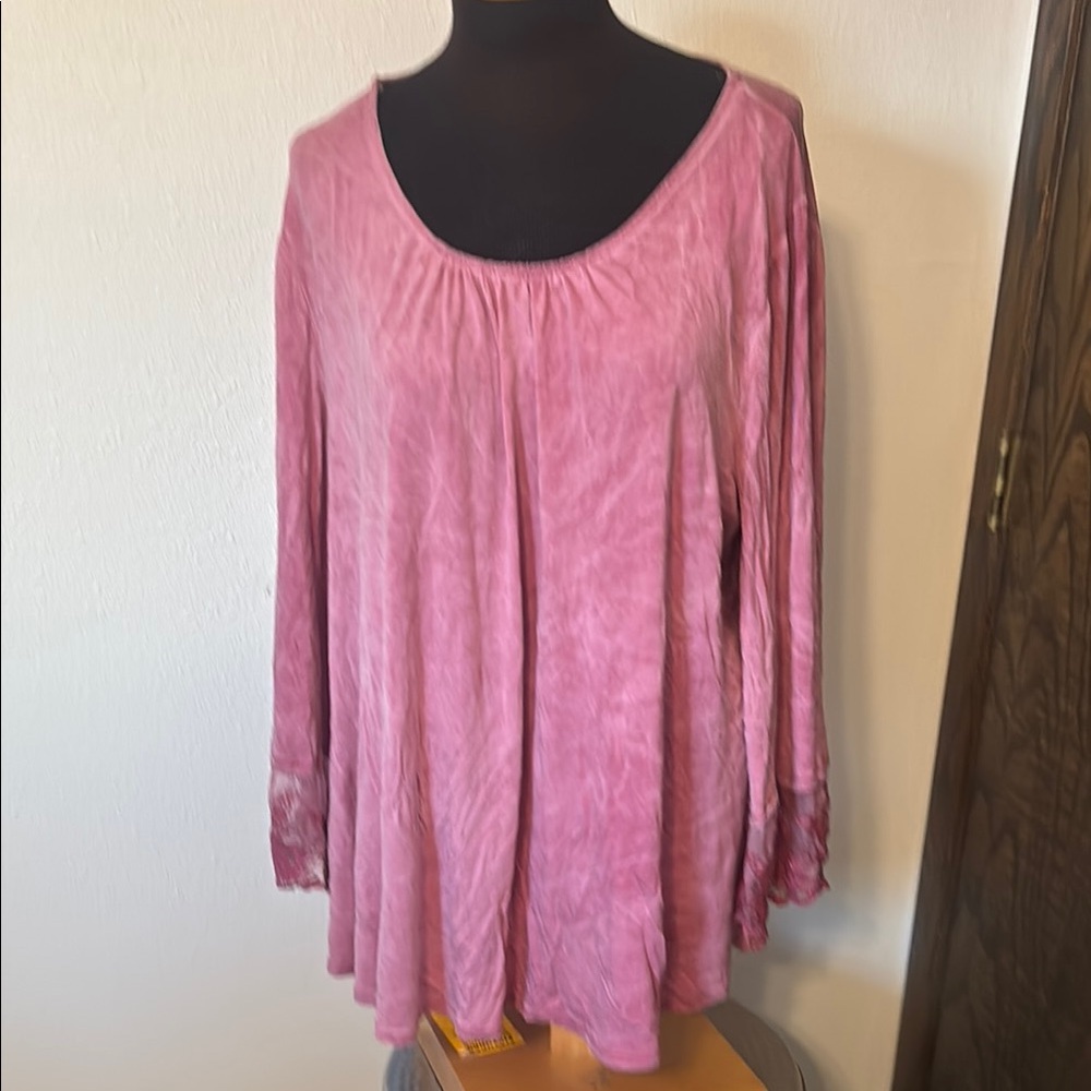 Umgee Tunic Top with Lace Trimmed Sleeves size 2X